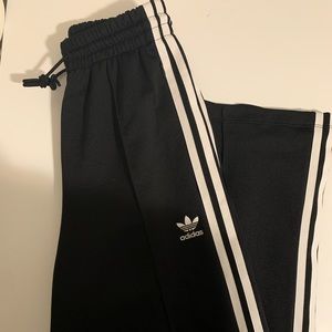 Adidas wide leg pants🖤